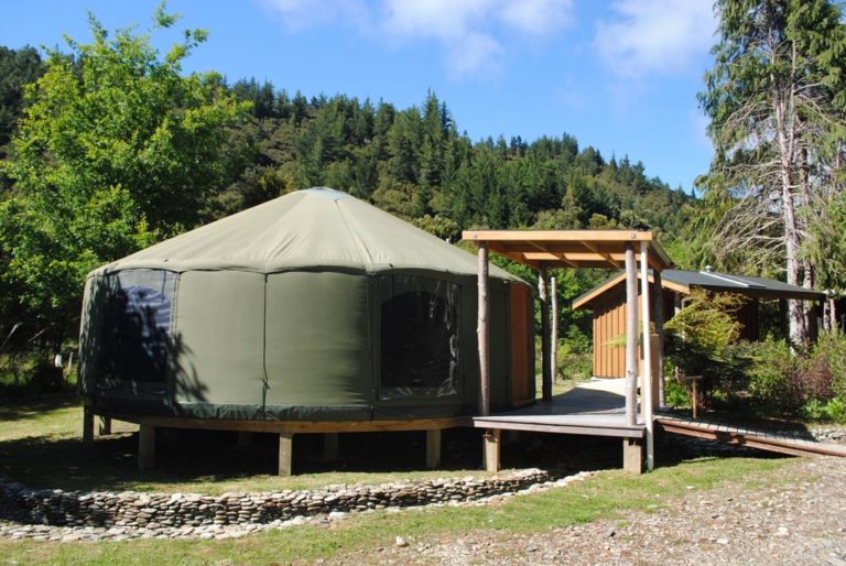 Yurt On the Track Lodge Nydia Bay